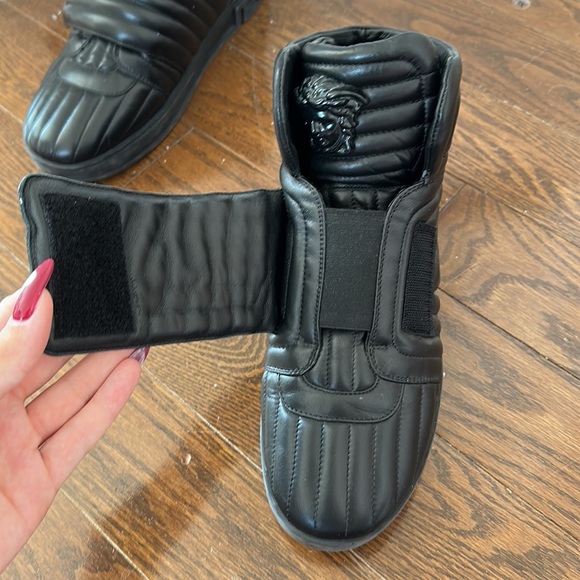 Black leather Versace sneakers - Picture 14 of 14